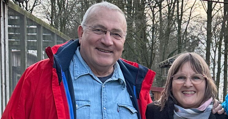 Pedro und Dorle in die Kamera lächelnd