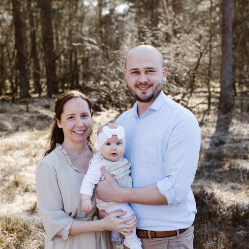 Familienbild Belov im Wald